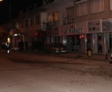 Ayvalık’ta korkutan kaza Ayvalık ilçesinde alkollü olduğu savunulan bir sürücünün kullandığı özel otomobil