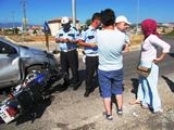İzmir karayolu üzerinde meydana gelen kazada 2 kişi çeşitli yerlerinden