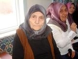 Balıkesir’in Burhaniye ilçesinde, 77 yaşındaki Zehra Aydın, Kuran-ı Kerim okumasını