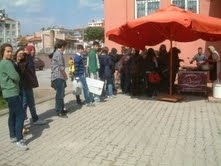 Balıkesir’in Burhaniye ilçesinde, geçtiğimiz yıl hayatını kaybeden öğretmen Özer Onay