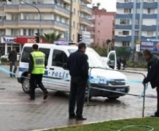 YAĞIŞ, PAZAR VE ARAÇ YOĞUNLUĞU BİR ARAYA GELİNCE YOL TRAFİĞE KAPATILDI Yapılan uygulama ile yoğunluktan ve yağıştan kaynaklanabilecek olası kazaların önüne