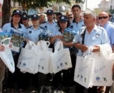 Balıkesir’in Edremit Kent Konseyi tarafından başlatılan naylon poşet kullanımının en