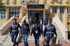 ARAÇ  HIRSIZLIĞI    Bandırma İlçesi muhtelif mahallelerde park halinde olan