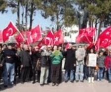AYVALIK’TAN ERGENEKON DAVASINA SERT TEPKİ Balıkesir’in Ayvalık İşçi Partisi (İP) Ayvalık İlçe Başkanlığı, aralarında emekli