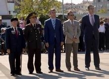 GAZİLER GÜNÜ EDREMİT’TE TÖRENLE KUTLANDI Gaziler tören sonrası mihmandarlar eşliğinde, Altınoluk Akçam Motel’de onurlarına düzenlenen