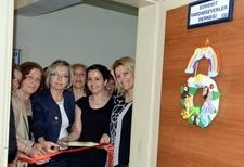 EDREMİT YARDIMSEVERLER DERNEĞİ EĞİTİMDE HİZMETE DOYMUYOR DERNEK, 6 BİN LİRA MASRAF EDEREK BİR OKULUN SINIFINI KOMPLE