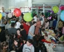 Edremit Kızılay Huzurevi sakinleri, Edremit Lisesi öğrencileri tarafından düzenlenen “2012’ye