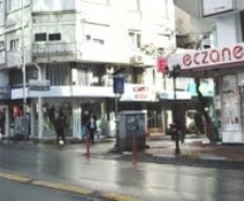 Edremit Cumhuriyet Meydanının İnönü Caddesi girişindeki yeni yerinde satışlara başlayan