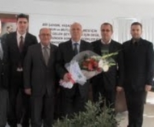 Burhaniye Rumeli ve Balkan Göçmenleri Yardımlaşma ve Dayanışma Derneği yetkilileri,