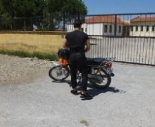 BURHANİYE’ DE MOTOSİKLET SÜRÜCÜLERİ ŞİKAYETÇİ alıkesir’in Burhaniye ilçesinde, sınava giren motosiklet sürücüleri imtihan pistinden şikayetçi.