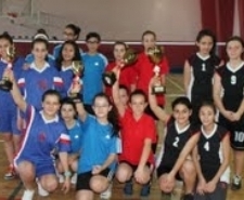 Balıkesir’in Burhaniye ilçesinde, Gazi Ortaokulu Badminton da Balıkesir’de söz sahibi