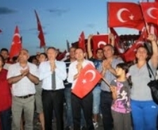 AYVALIK’TA COŞKULU PROTESTO Balıkesir’in Ayvalık ilçesinde, İstanbul-Taksim’deki Gezi Parkı ile başlayan ve yurt
