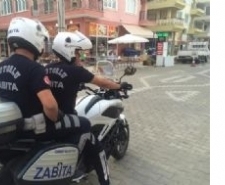 Balıkesir’in Edremit ilçesinde ilçe belediyesine bağlı Motorlu Zabıta ekipleri denetim