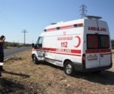 Balıkesir’in Ayvalık ilçesinde, içinde hasta olan ambulans trafik kazası yaptı.