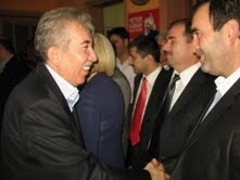 Edremit Ak Parti’deki bayramlaşma töreninde büyük coşku yaşandı.AK Parti İlçe