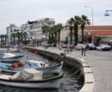 AYVALIK’A KOKUSUZ SAHİL DÖNEMİ Balıkesir’in Ayvalık ilçesinde, yerli ve yabancı turistlerle, ilçe sakinlerinin en