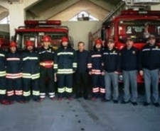 ALEV AVCILARINA YENİ KIYAFET Ayvalık Belediyesi’ne ait İtfaiye ekipleri bundan sonra yeni kıyafetleriyle görev