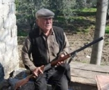 Edremit ilçesinde, kablo hırsızlık olaylarının artması vatandaşı çileden çıkardı. Vatandaşlar,