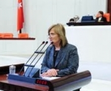 BALIKESİR’DE NEDEN SERBEST BÖLGE KURULMUYOR” DİYE SORDU Cumhuriyet Halk Partisi (CHP) Balıkesir Milletvekili Ayşe Nedret Akova, Balıkesir’in