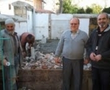 Balıkesir’in Edremit ilçesi Turhanbey camisi, eksiklikleri nedeniyle hayırseverlerden destek bekliyor. Gasilhanesinde