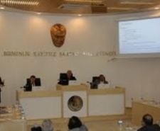KÖRFEZ BELEDİYELER BİRLİĞİ ÇÖP SORUNUNU MASAYA YATIRDI Körfez Belediyeler Birliği ve Çevre ve Şehircilik Bakanlığı tarafından yürütülen