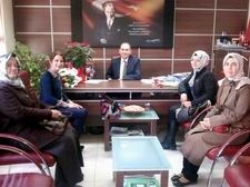 AK PARTİ KADIN KOLLARI’NDAN ÖĞRETMENLERE ZİYARET  Edremit Ak Parti Kadın