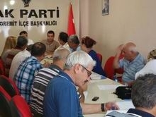 AK PARTİ MUHTARLARLA BİR ARAYA GELDİ Edremit’te AK Parti ilçe merkezi ve kırsal kesimde bulunan mahalle
