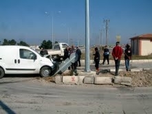 AYVALIK BELEDİYESİ’NİN DERE ISLAH ÇALIŞMALARI HIZ KESMİYOR Balıkesir’in Ayvalık ilçesinde, Belediye tarafından ilçe genelindeki dere ıslahı çalışmaları