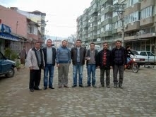 ESNAFIN YOL TEŞEKKÜRÜ Balıkesir’in Burhaniye ilçesinde, Kavakdibi caddesinin girişinde başlatılan taş döşeme çalışmalarının