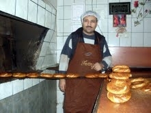 Balıkesir’in Edremit ilçesinde 21 yıllık simitçilik yapan İdris Malkoç, korsan