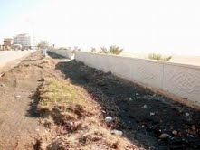 SARIMSAKLI KUMUNUN EKSİLMESİNİN ÖNÜNE DUVAR ÖRÜLÜYOR Balıkesir’in Ayvalık ilçesine bağlı Küçükköy beldesinin, dünyaca ünlü doğal güzellikleri,