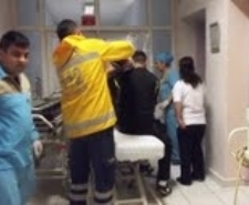 2 KİŞİ BIÇAKLA YARALANDI 2 kişi kimliği belirsiz kişi yada kişilerce bıçakla ağır yaralandı.