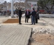 Balıkesir’in Burhaniye ilçesinde, belediye tarafından Kasım ayında başlanan Cumhuriyet Meydanı