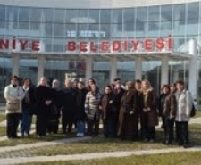 Balıkesir’in Burhaniye ilçesinde, Öğretmenler Mahallesi’nde oturan 22 kadın bir binanın