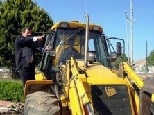 HAVRAN’DA HİZMET ATAĞI DEVAM EDİYOR Balıkesir’in Havran Belediye Başkanı Hasan Lofçalıoğlu alt yapı çalışmalarının devam
