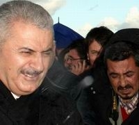 BEREKETLİ HAVADA KÖRFEZ HAVAALANININ ULUSLARASI UÇUŞLARA AÇILMASININ TEMELİNİ ATAN BAKAN
