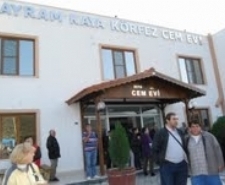 Balıkesir’in Burhaniye ilçesinde, spor salonu baştan aşağı boyandı. Balıkesir Gençlik