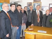KAYMAKAM’DAN ESNAF ODASINA ZİYARET Balıkesir’in Ayvalık Kaymakamı Nihat Nalbant önceki hafta yapılan genel kurulda,
