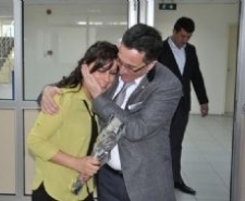 BAŞKAN KAMİL SAKA, PERSONELİN KADINLAR GÜNÜNÜ KUTLADI Edremit Belediye Başkanı Kamil Saka, belediyede görev yapan bayan personelin