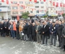 BURHANİYE DE VATANDAŞLAR KARİKATÜR TEPKİSİ İÇİN BİR ARAYA GELDİ Balıkesir’in Burhaniye ilçesinde, Batı dünyasında ortaya çıkan Hz. Peygambere (SAV)