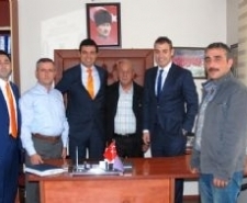 DENİZBANK EDREMİT TERZİLER ODASI İLE ANLAŞMA YAPTI Denizbank, Edremit Terziler ve Tuhafiyeciler Odası’yla anlaşma yaparak üyelerine esnaf
