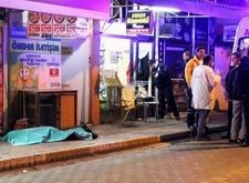 EDREMİT’TE BERBER DÜKKANIN ÖNÜNDE ÖLDÜRÜLDÜ Balıkesir'in Edremit ilçesinde, Hasan Kandemir (36) isimli berber, iş yerine