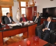 AYVALIK BELEDİYESİ YOL YAPIMINI HIZLANDIRDI Ayvalık Belediyesi ilçenin en önemli sorunlarından biri olarak kabul edilen