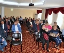 EDREMİT’TE NİSAN AYI MUHTARLAR TOPLANTISI YAPILDI Edremit Belediyesi tarafından düzenlenen Nisan ayı Muhtarlar toplantısı Kaymakam Ali