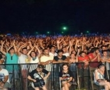 Zeytinli Rock Festivali ileri bir tarihe ertelendi Edremit ilçesinde Zeytinli Rock Festivali, OHAL gerekçesi ile ileri bir