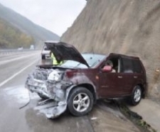 JEEP DEREYE UÇTU: 4 YARALI Balıkesir’in Havran ilçesinde dereye uçan jeep içinde bulunan 4 kişi