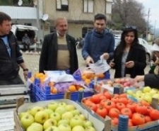 Balıkesir’in Burhaniye ilçesin de, köylerde seyyar manavlık yapan Halil Aslan’ın