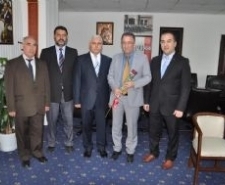MÜFTÜ KARADENİZ’DEN BAŞKAN SAKA’YA ZİYARET Edremit İlçe Müftüsü Kemal Karadeniz, Kutlu Doğum Haftası etkinlikleri kapsamında,