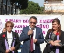 Edremit Belediye Başkanı Kamil Saka, Cumhuriyet Kadınları Derneği tarafından düzenlenen