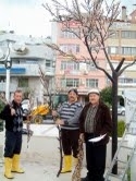  Balıkesir’in Burhaniye ilçesinde bazı mekanlar yılbaşı hazırlığı yaparken, belediye de